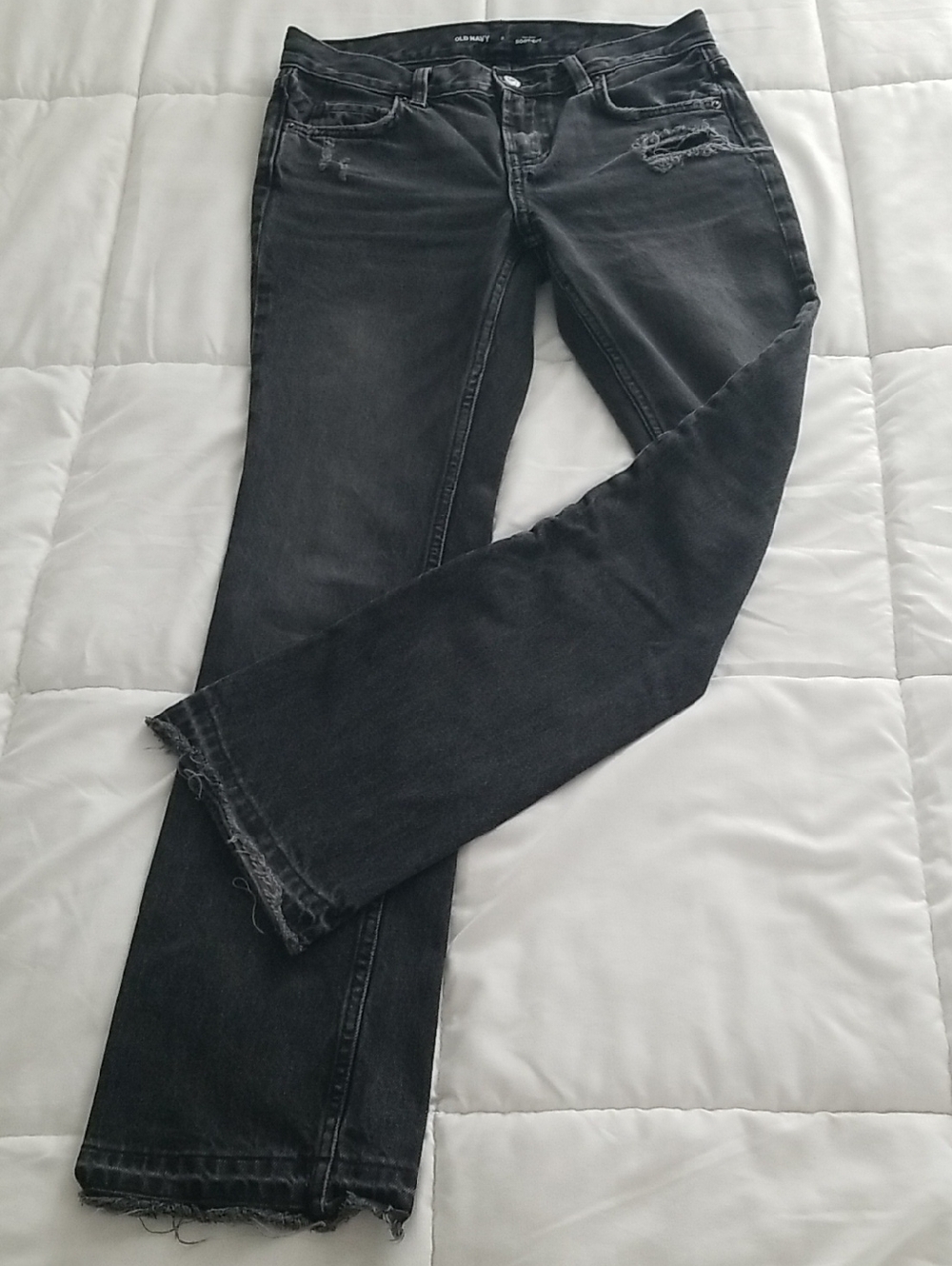Old Navy Women’s Distressed Black Straight-Leg Jeans